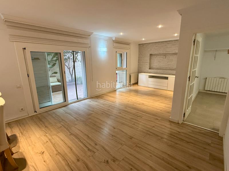 Foto c883e7d8-c901-4a5c-bf01-f105930b1db1. Dúplex amb calefacció a La Font d´en Fargues Barcelona