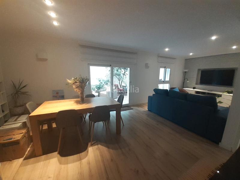 Foto d89ca912-ed0b-4be6-a237-6a56f27f998c. Dúplex amb calefacció a La Font d´en Fargues Barcelona