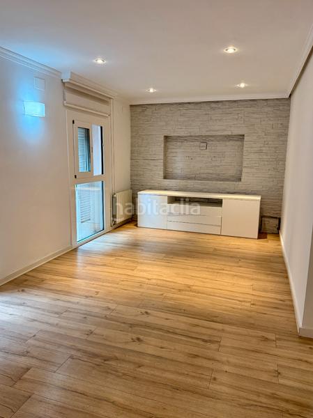 Foto f79ecce7-4ddd-4387-a553-da9497334704. Dúplex amb calefacció a La Font d´en Fargues Barcelona