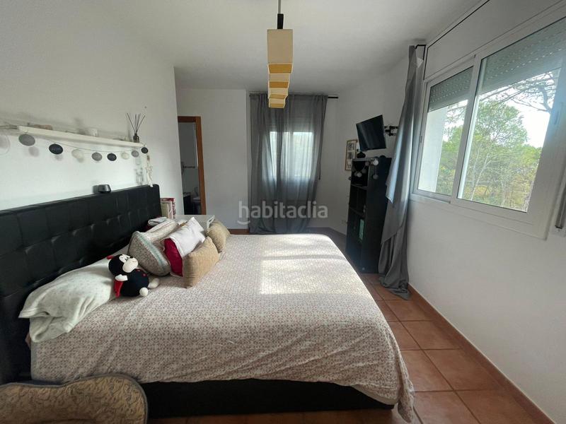 Foto c3496633-6eac-43a3-8dd2-d7837278766c. Chalet avec cheminée chauffage parking dans Querol