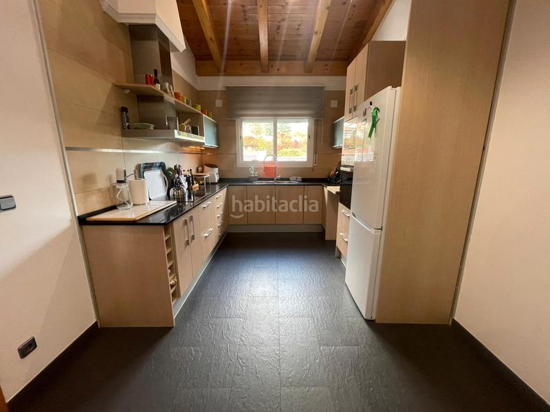 Foto d57422f2-30b3-4e1d-b21c-be6bef7de449. Chalet avec cheminée chauffage parking dans Querol