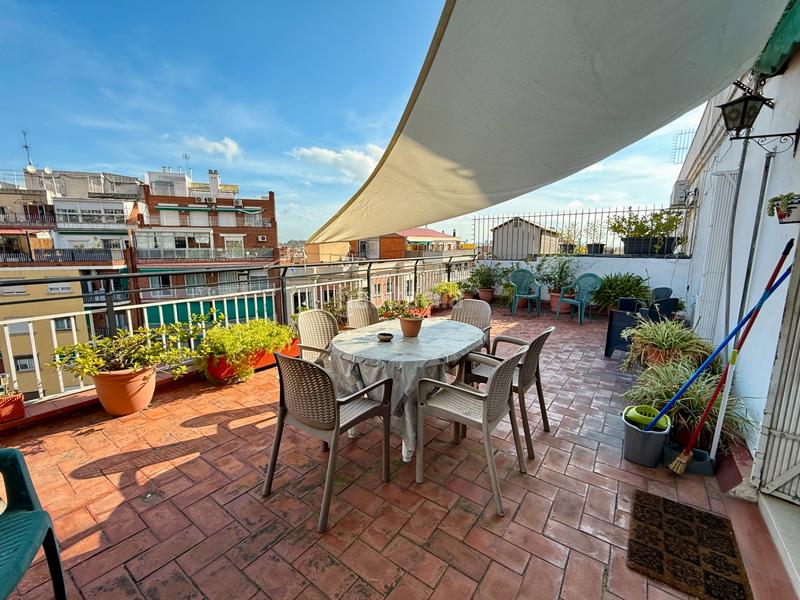 Foto 37405fd5-3e03-4313-bd9c-a048f049a820. Attico in Guinardó Barcelona