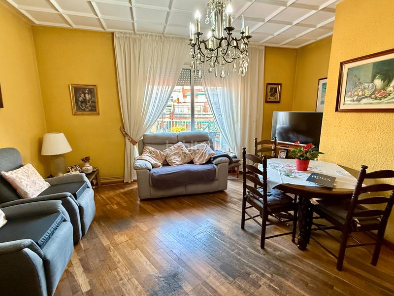 Foto b0cd6c54-0a09-4fa9-8043-46f4c397e646. Attico in Guinardó Barcelona