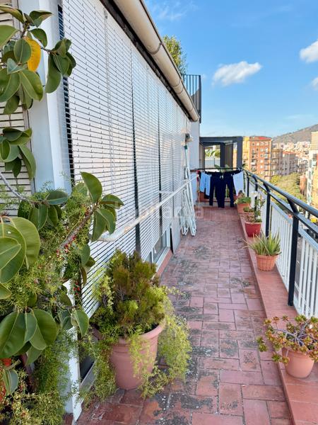 Foto c4034b26-2990-4a46-8dbc-375308476534. Attico in Guinardó Barcelona