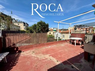 Casa aparellada  Carrer del tr�vol. �casa unifamiliar con terraza de 40m2 y 2 plazas de parking!