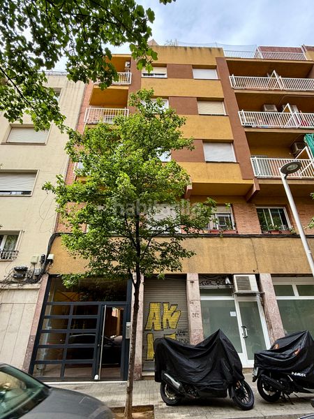 Foto dced9e38-7f12-41bb-b6d4-3307ae1b73fd. Local comercial amb calefacció a Guinardó Barcelona