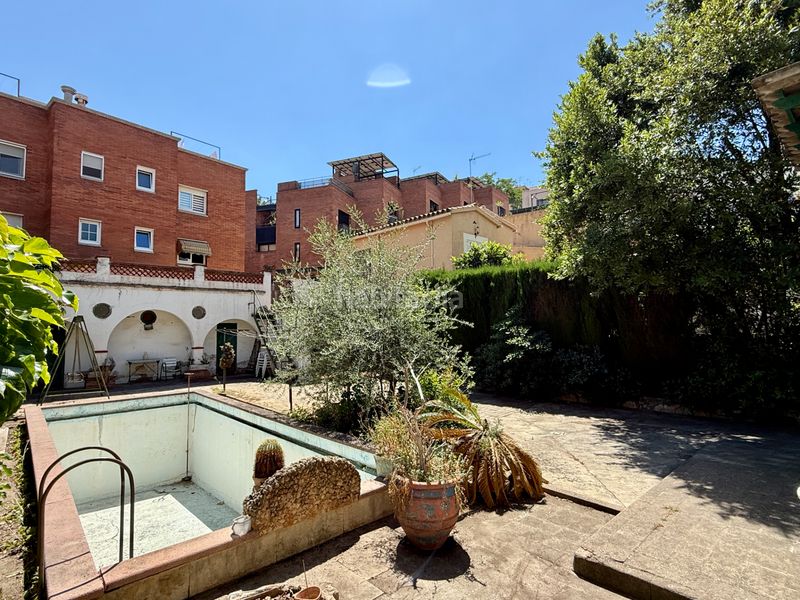 Foto 36b013b6-3f06-417f-94d8-ef69b4e72b2c. Xalet amb calefacció aparcament piscina a La Font d´en Fargues Barcelona