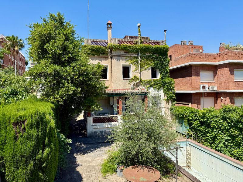 Foto ffba27d5-ffbe-4bd4-8ab1-52e3ea945589. Xalet amb calefacció aparcament piscina a La Font d´en Fargues Barcelona