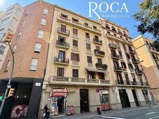 Pis  Carrer del consell de cent. Finca cl�sica con los techos altos y volta catalana, muy cerca d