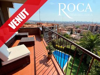 Pis  Carrer de garriga i roca. Piso de alto standing que lo tiene todo: piscina, parking, terra