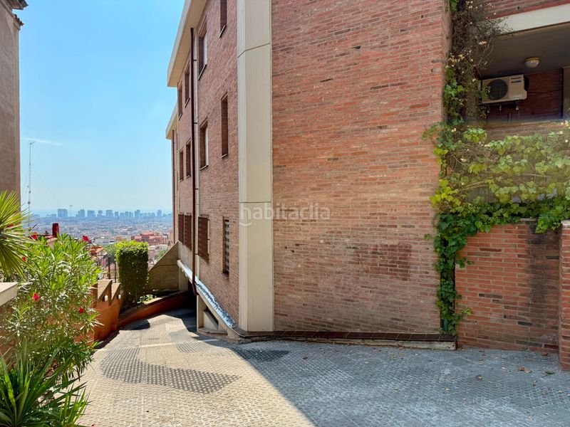 Foto 43df4634-76b8-4bd2-acee-db1b6fa57eb1. Pis amb calefacció aparcament piscina a La Font d´en Fargues Barcelona