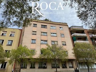 Flat  Passeig maragall. 3º con ascensor, balcón, 3 dormitorios y en una zona excelente