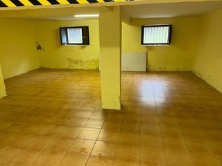 Lloguer Local Comercial  Gabriel aresti kalea. Local cerca de la salle de 45m2, ideal para trastero, acceso sin