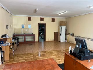 Local commercial  Txirrita bertsolaria pasealekua. Local de unos 110m2 útiles, dispone de 90m2 útiles para el públi