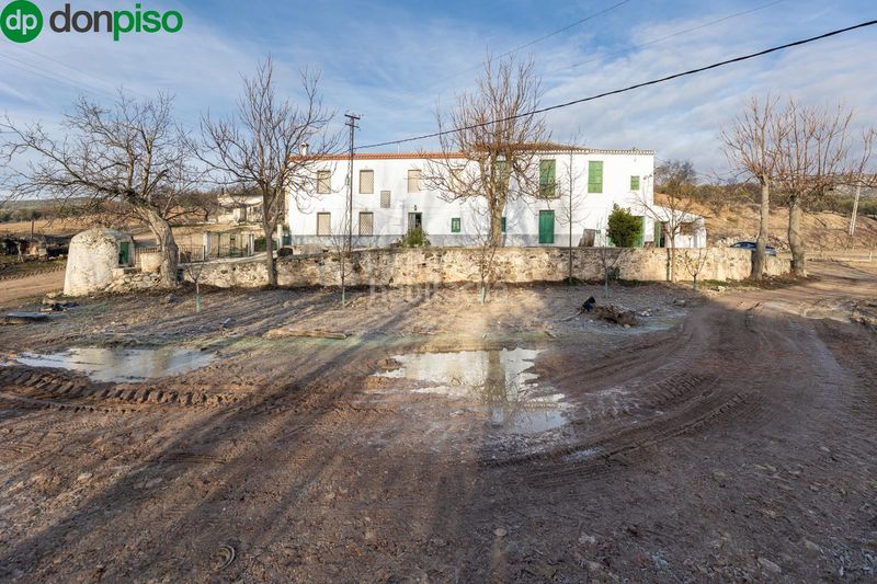 Foto 31ff4afb-beaf-4ea6-b636-fef1d57ae567. Masia amb aparcament a Píñar