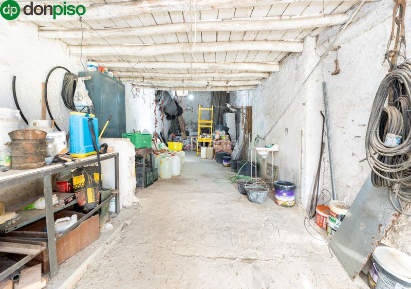 Foto 6ea80d32-4086-4685-8b60-fff5a6dadf2e. Masia amb aparcament a Píñar