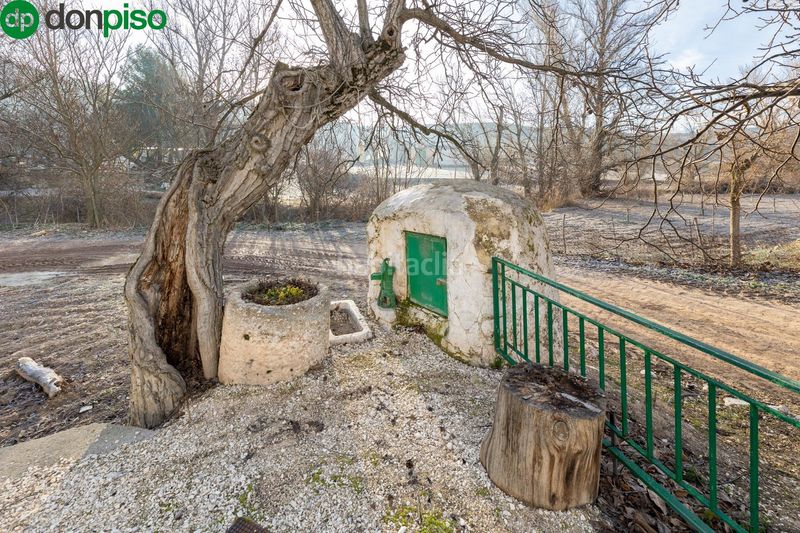 Foto b71a5bf2-841f-437b-80fe-f061e7824aaf. Masia amb aparcament a Píñar