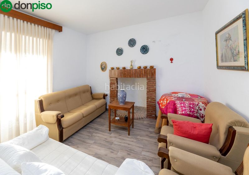 Foto befe1070-0ff5-43ec-943d-0c7e4317743e. Masia amb aparcament a Píñar