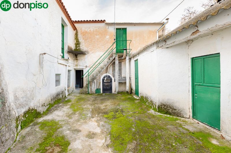 Foto c3e33631-0ee2-4443-aea9-76ec0eb38277. Masia amb aparcament a Píñar