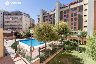 Pis a Calle pdta jose fernandez mtnez 6. Piso en urbanización privada en parque almunia con 3 habitacione