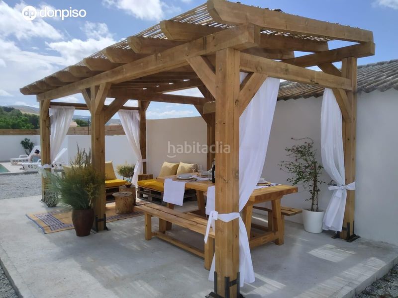 Foto f7913164-a367-4836-b39c-1c533fda9c6c. Edifici a Arenas del Rey
