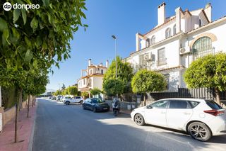 Reihenhaus  Calle mimbres  ur.monteluz 7. Estupenda vivienda unifamiliar pareada en monteluz peligros