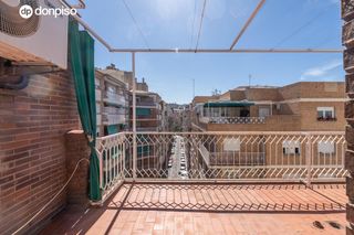 Àtic a Calle cisne 12. Precioso ático orientacion este en pajaritos con mucha luz