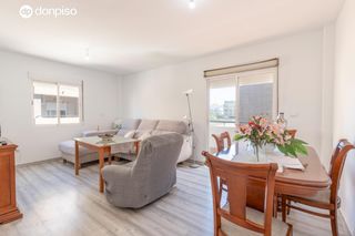 Appartamento  Calle romero 1. Luminoso piso con cochera en zona residencial tranquila en atarf