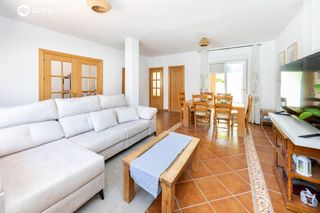 Casa adossada  Calle jose riquelme. Unifamiliar en la zubia