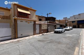 Maison jumelée  Virgen de loreto. Adosada en armilla con patio y garaje  junto a nevada shopping y
