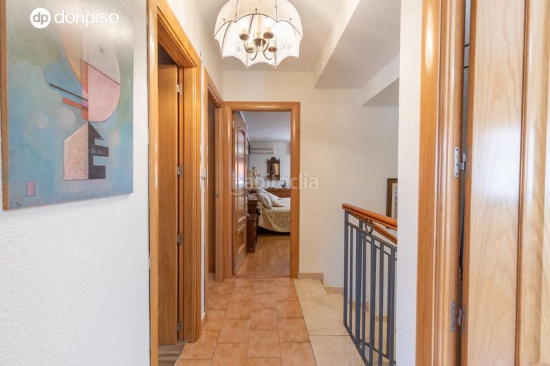 Foto 60bd7a26-0a8c-4347-b086-150c12293161. Casa adossada amb calefacció aparcament a Avda. De los Ogíjares Armilla
