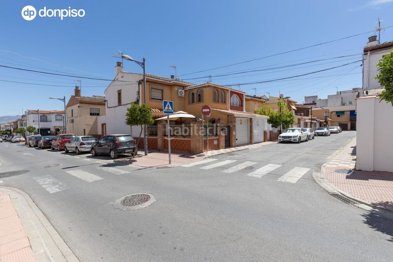 Foto 85909855-a143-4737-8222-2c3200cf5319. Casa adossada amb calefacció aparcament a Avda. De los Ogíjares Armilla