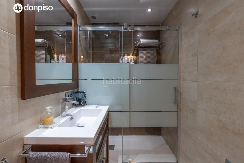 Foto b669ddde-c661-4915-a523-7f95e7abe7c0. Casa adossada amb calefacció aparcament a Avda. De los Ogíjares Armilla