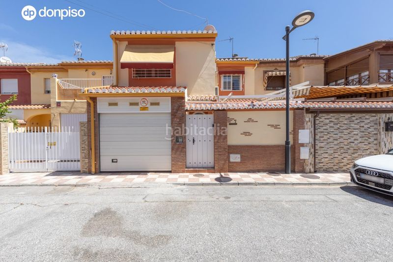 Foto c76e7fd6-0509-4b1d-8a80-fa94be4ff4c5. Casa adossada amb calefacció aparcament a Avda. De los Ogíjares Armilla