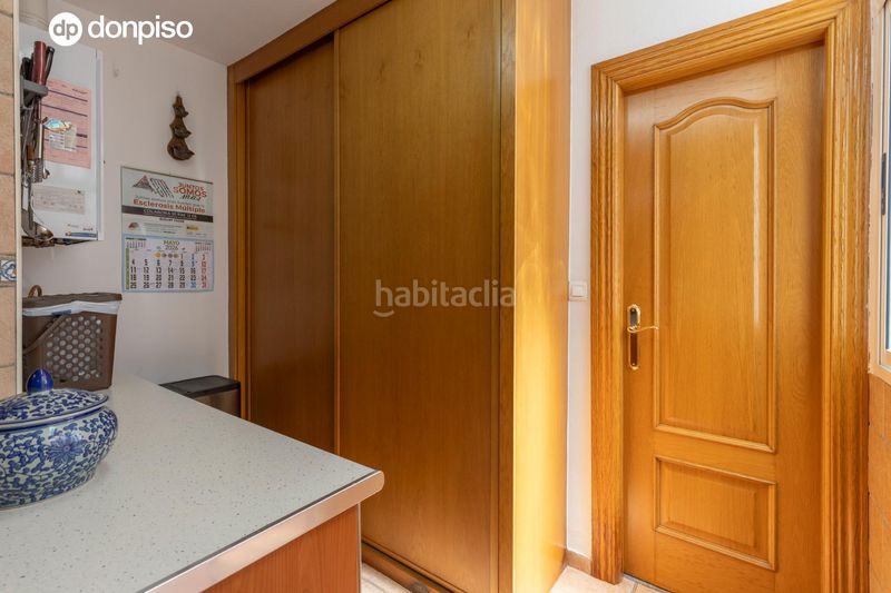Foto d0ac3b8e-1d73-4258-9e0a-71b958f89825. Casa adossada amb calefacció aparcament a Avda. De los Ogíjares Armilla