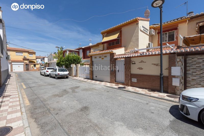 Foto d14b8222-9a1b-4150-b470-017c75f79bb9. Casa adossada amb calefacció aparcament a Avda. De los Ogíjares Armilla