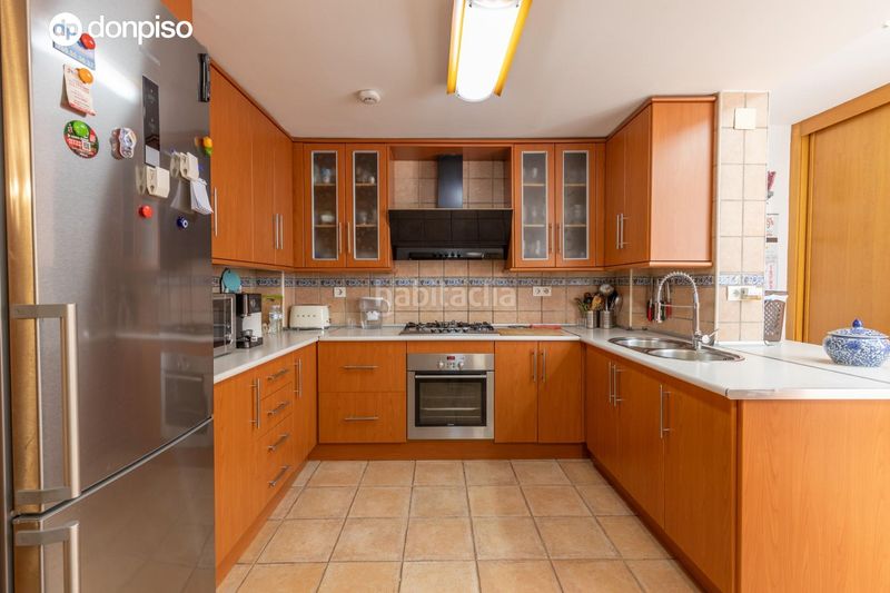 Foto e3a4ca92-4c75-488e-abfd-d7f61f026a9a. Casa adossada amb calefacció aparcament a Avda. De los Ogíjares Armilla