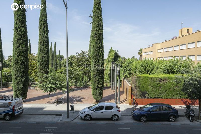 Foto ea986460-2515-4b44-807e-f6170ee79232. Piso espectacular piso reformado con vistas despejadas al parque garcía lorca zona ronda arabial en Granada