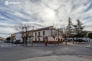 Casa  Calle lopez de los rios 2. Edificio con vivienda y bar restaurante en cijuela.