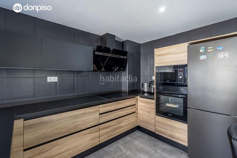 Foto a55dc785-bbcf-4d3f-a550-716da799f854. Casa amb aparcament a Barrio de la Vega Monachil