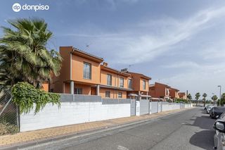 Casa bifamiliare  Calle miguel valle tendero. Chalet pareado en jun amplitud, comodidad y una ubicación perfec