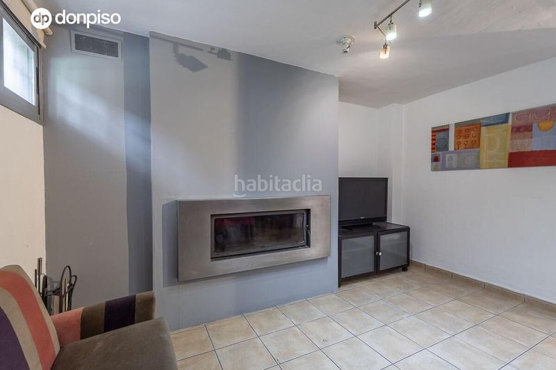 Foto 3b05f09a-b841-4104-82ee-e007c8f78ca8. Casa aparellada amb calefacció aparcament a Jun