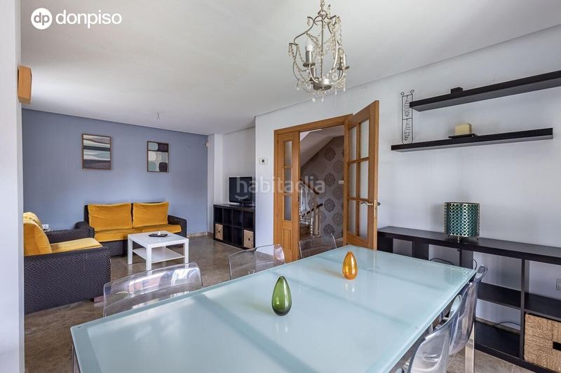 Foto 69ef0867-60aa-4c79-9b95-533e08685139. Casa aparellada amb calefacció aparcament a Jun