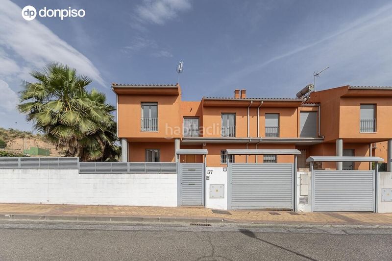 Foto cb810323-6296-40da-97b3-620d3ae82171. Casa aparellada amb calefacció aparcament a Jun