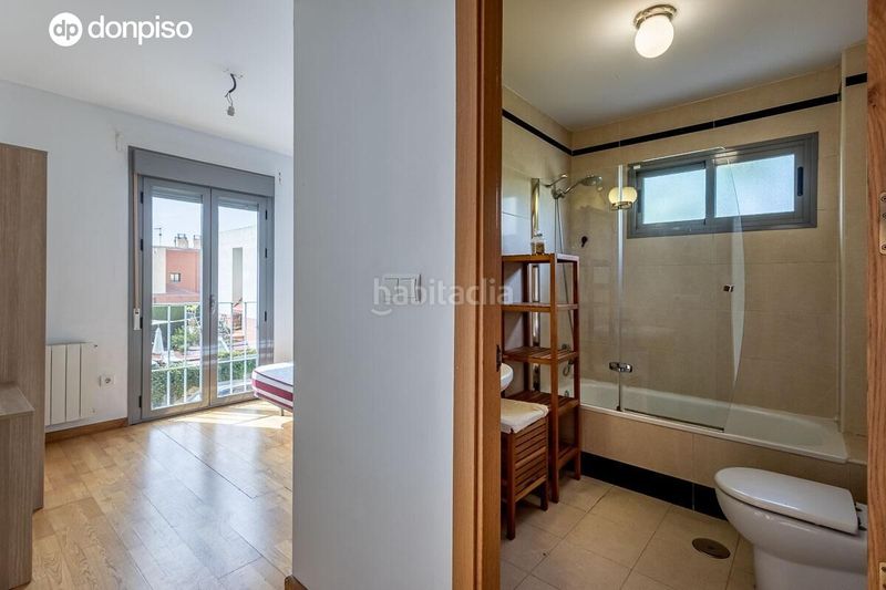Foto e0db99e1-45ad-410a-bdfb-51281ffcd3c8. Casa aparellada amb calefacció aparcament a Jun
