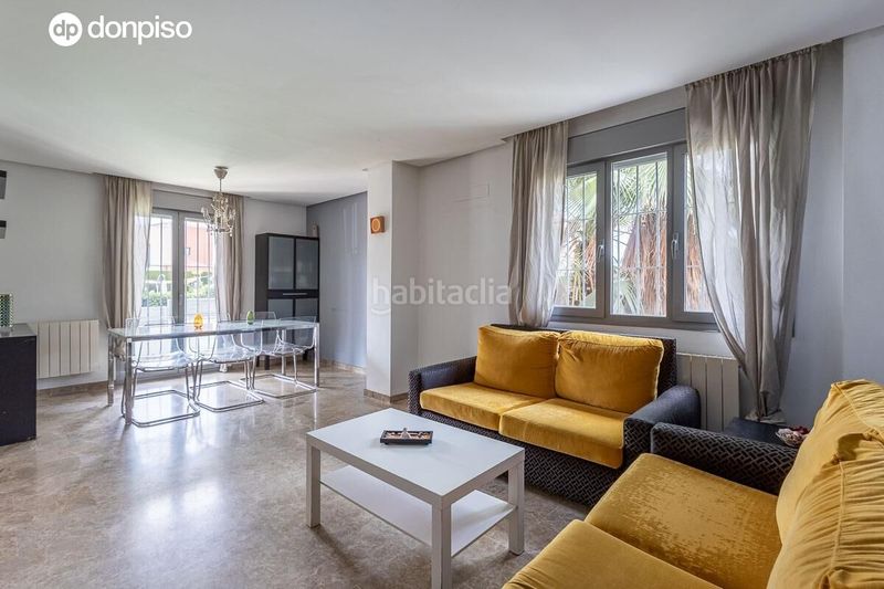 Foto 53649e86-8625-46c1-8b97-7dc29fdb84f2. Casa aparellada amb calefacció aparcament a Jun