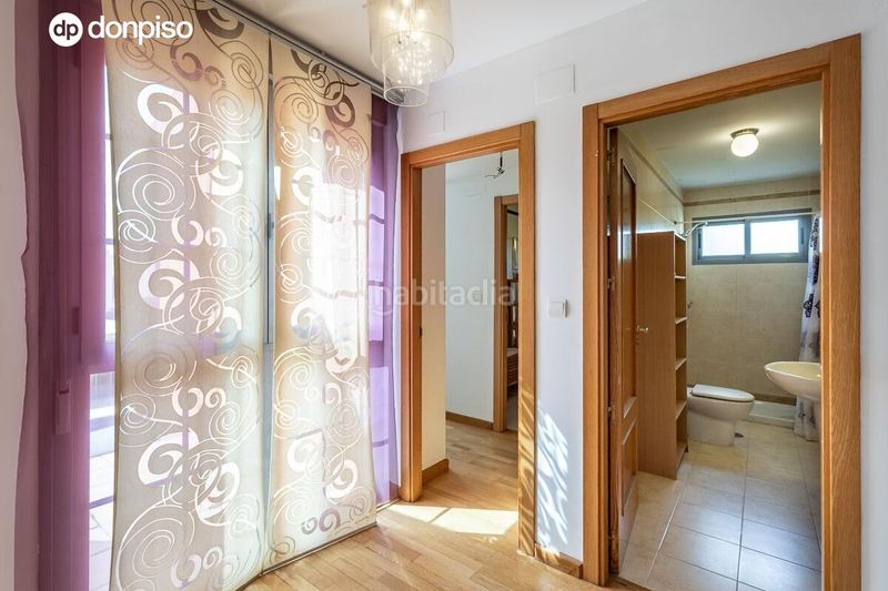 Foto 7077b114-e552-44fc-9206-1bb7f8c116ab. Casa aparellada amb calefacció aparcament a Jun