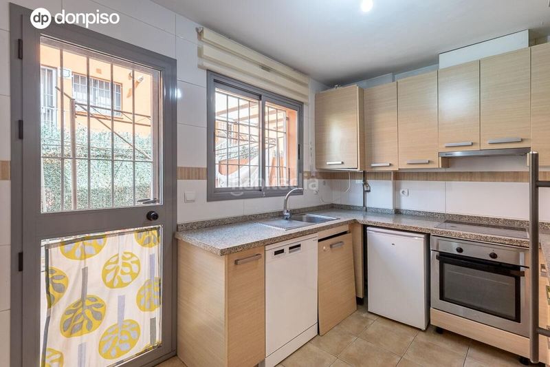 Foto 78365d43-903c-41aa-a2f5-763532c8d417. Casa aparellada amb calefacció aparcament a Jun