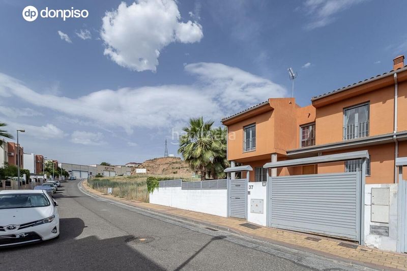 Foto 8bfa4d1b-3e8e-4a99-891c-b33b9801916e. Casa aparellada amb calefacció aparcament a Jun