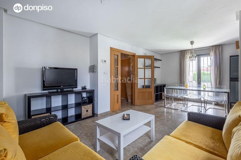 Foto dac3e94a-adcf-4630-936d-bc751be6b9e7. Casa aparellada amb calefacció aparcament a Jun